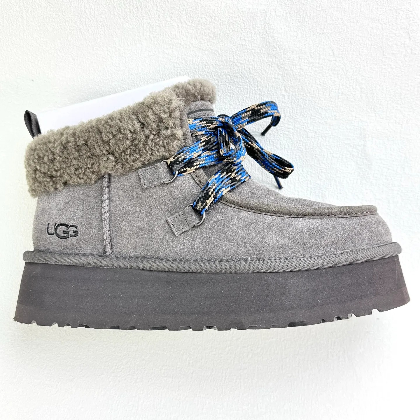 Self-pickup 💰560 Ugg Fukala lace-up boots 3954 The official website's main recommendation. A must-have for Maillard in autumn and winter. Every color matches well. The shape is super positive. The soles are increased by 3.8cm. Perfectly modifying the leg shape. Simple and elegant style. Must be arranged! size：35-40